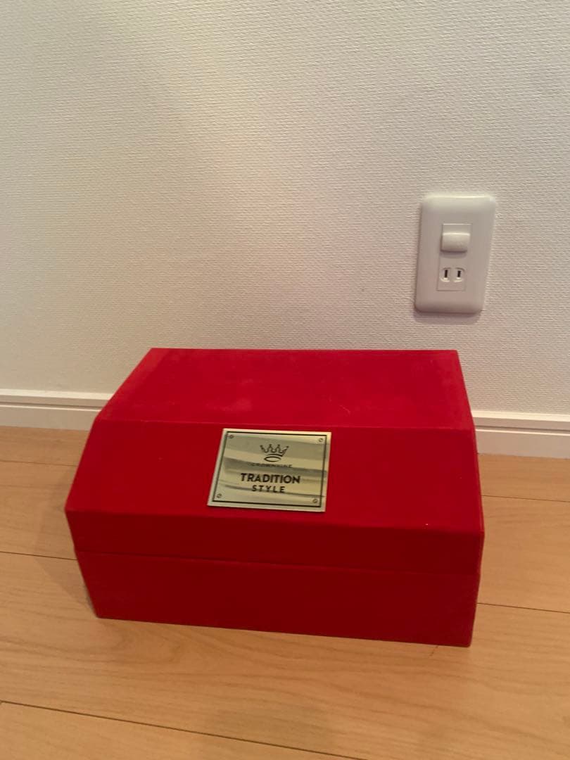 装飾的な金属製ボトル　トラディション　空瓶