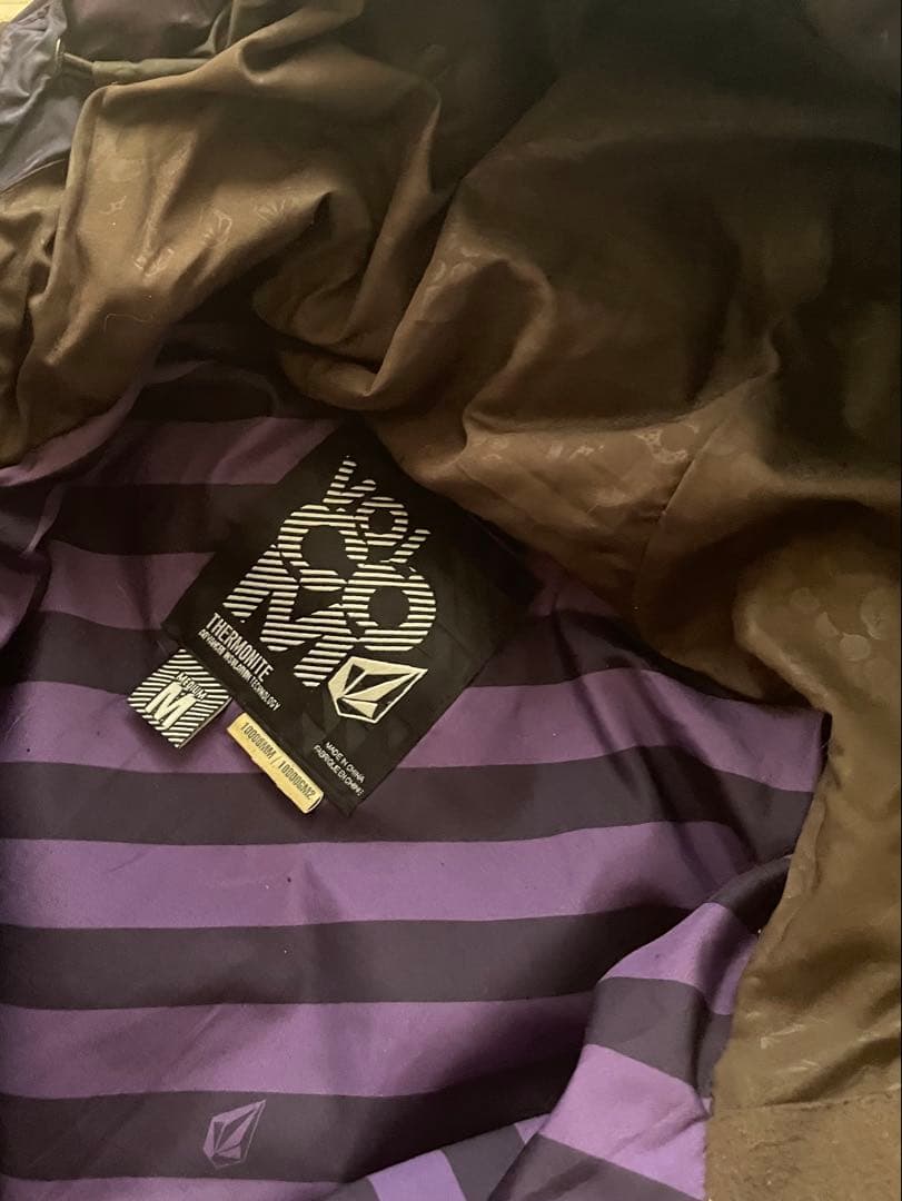 Volcom THERMONITEスノボ ダウンジャケットとパンツセット M