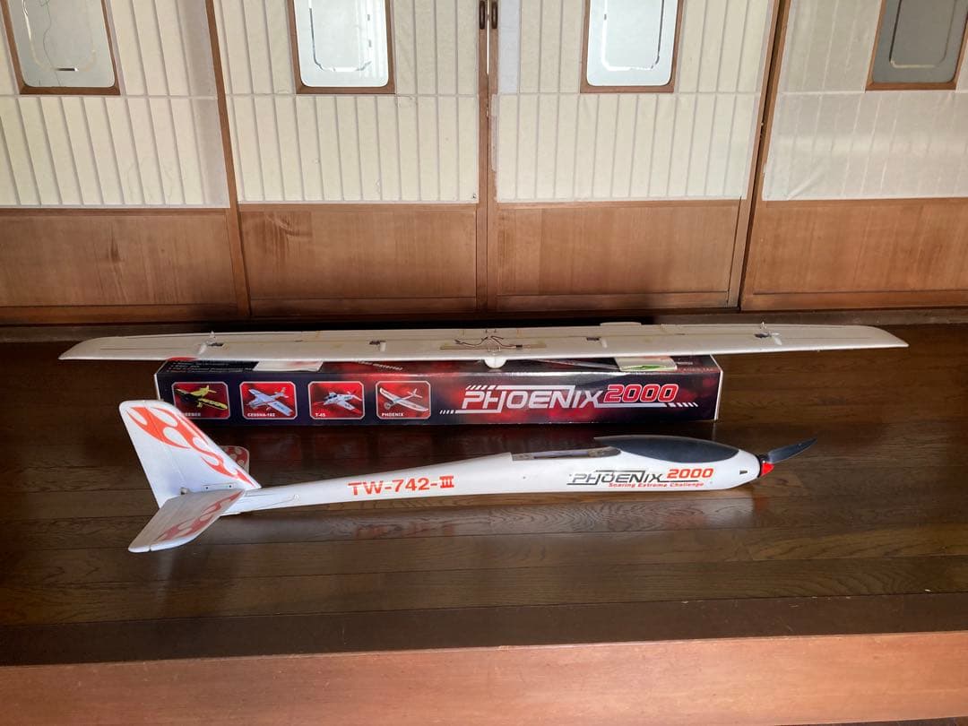 グライダー　フェニックス2000 受信機なし　モーターアンプサーボ付　梱包済み