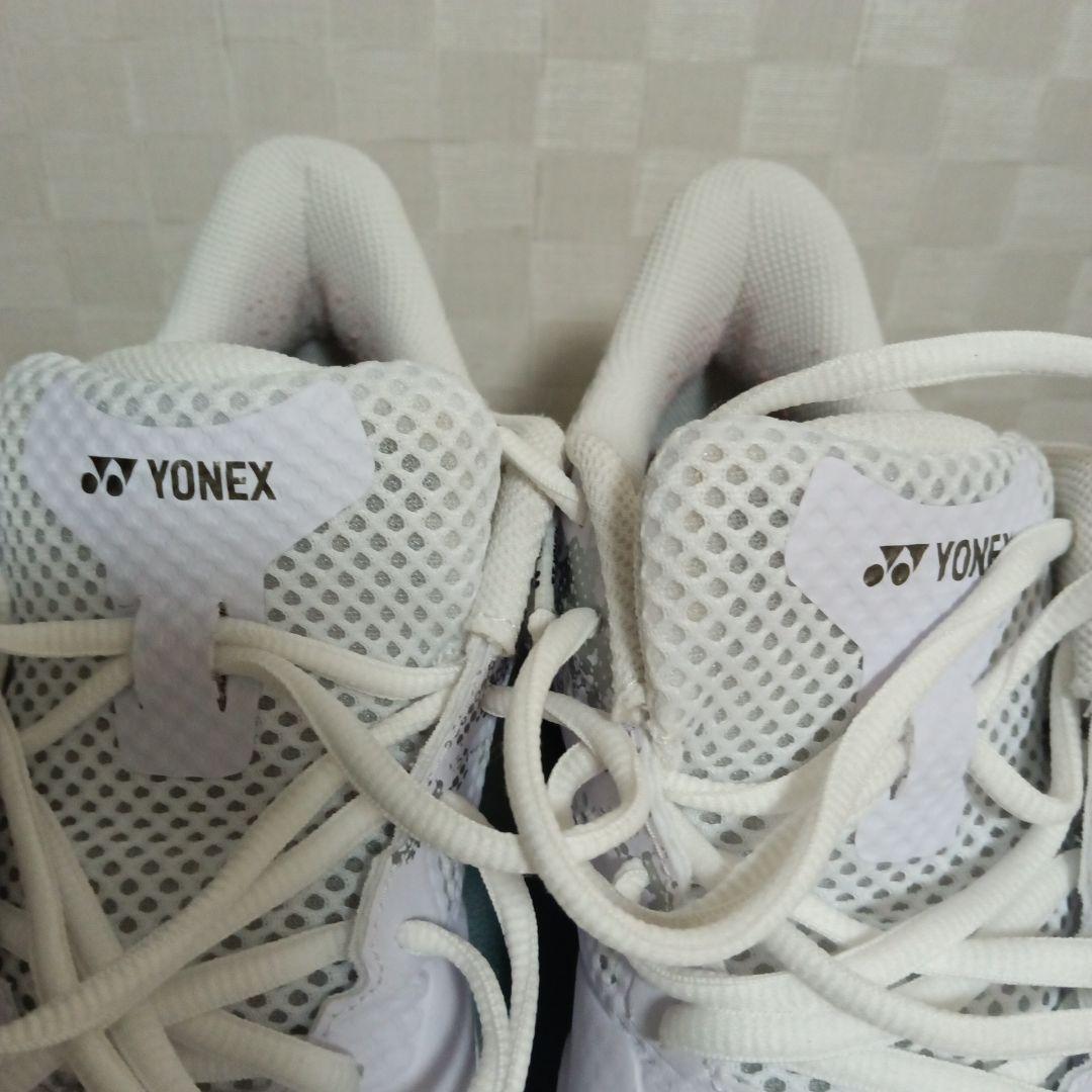 YONEXパワークッション バドミントンシューズ ホワイト２４㌢