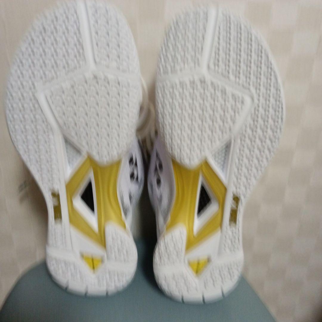 YONEXパワークッション バドミントンシューズ ホワイト２４㌢