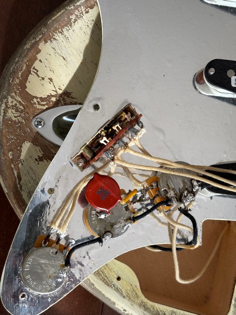 ストラトキャスタータイプ　日本製2Pバスウッドボディ　国産ネック