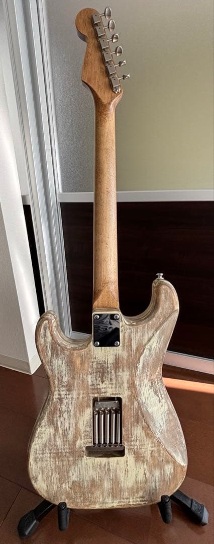 ストラトキャスタータイプ　日本製2Pバスウッドボディ　国産ネック