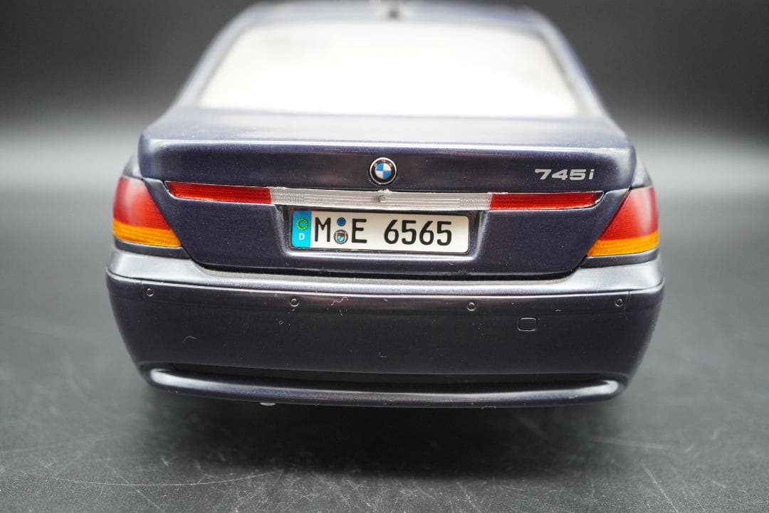  745i ミニカー 1/18