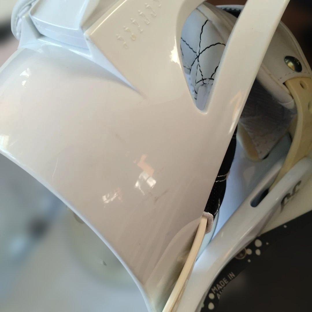 スノボ　スノーボード　白　BURTON　板　雪　レジャー　メンズ　訳あり