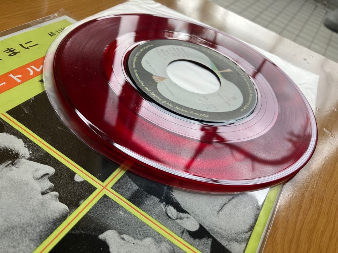 パーティは極上の赤盤　アップル　ビートルズ