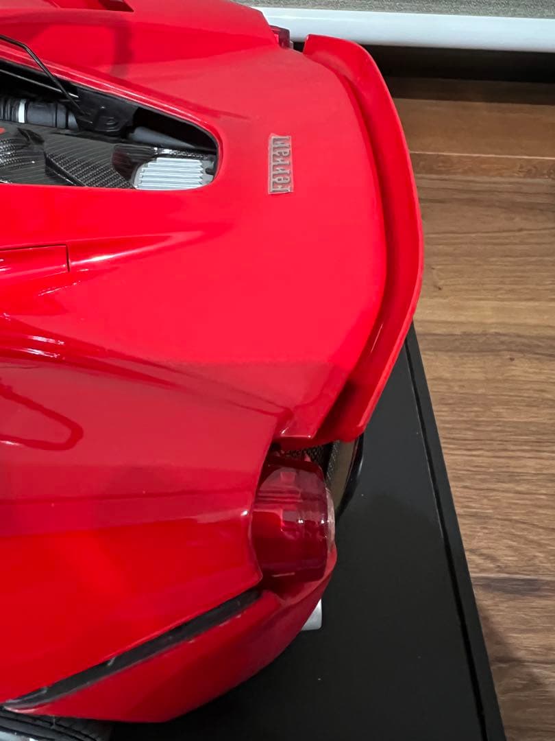 アシェットLaFerrari 1/8スケールモデル 赤