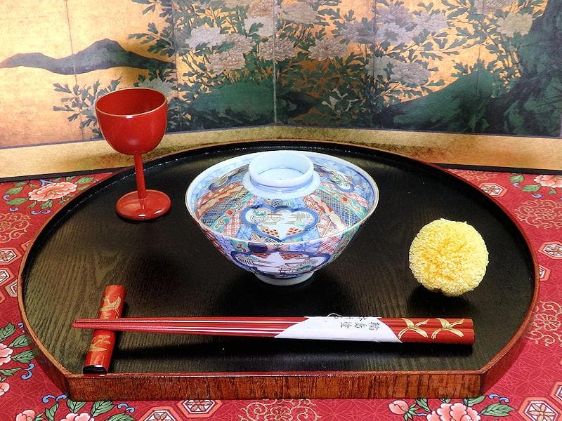 九谷　大聖寺伊万里　金襴手　山水　紋章の図　蓋茶碗　２客　361AS-DAl