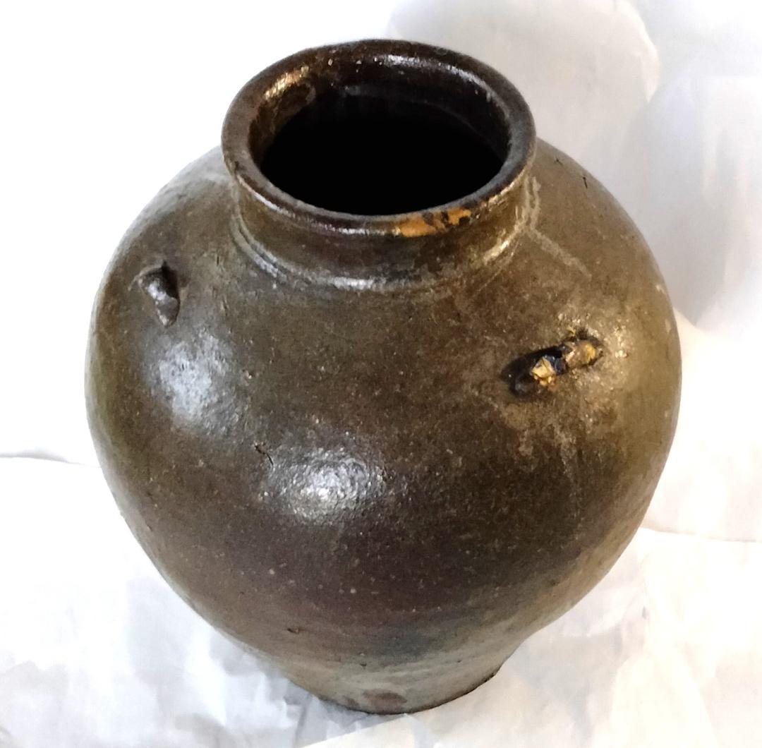 壺 三耳 モスグリーンと黒の釉薬雨垂れ 骨董 Ag-235