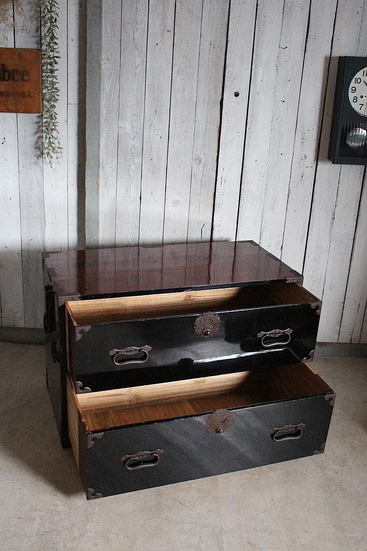 綺麗な丸金具庄内箪笥　2段 　 中桐製