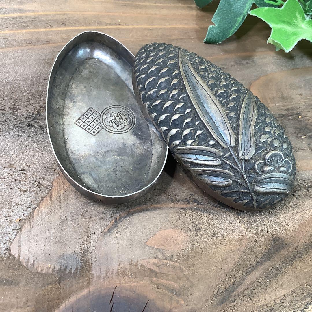 ヴィンテージ 純銀製　松竹梅　香合　小物入れ 純銀服部製 刻印有り　家紋入り