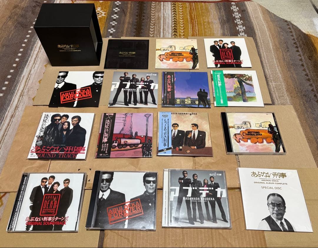 あぶない刑事 オリジナルサウンドトラック集+ DVDコレクションピンバッジ CD