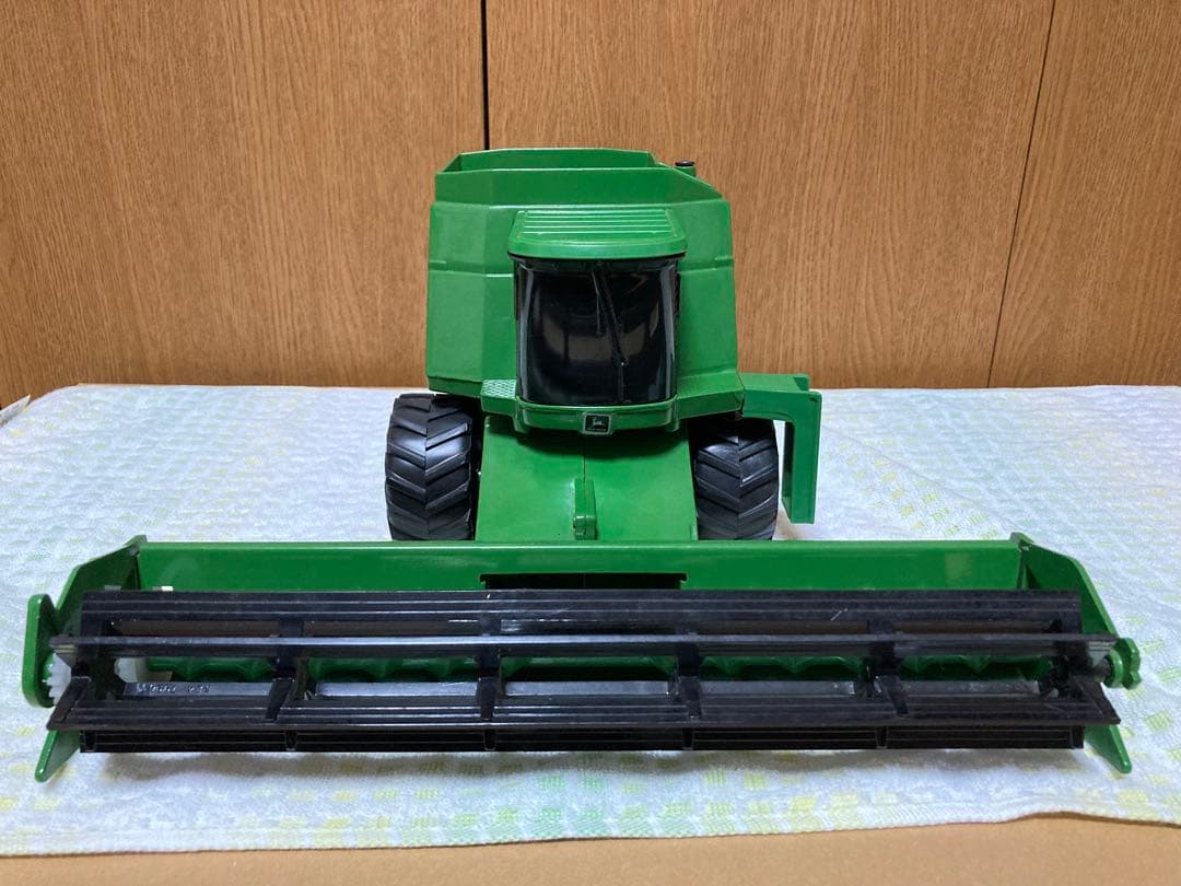 ジョンディア　コンバイン9600 ERTL製 1/28スケール