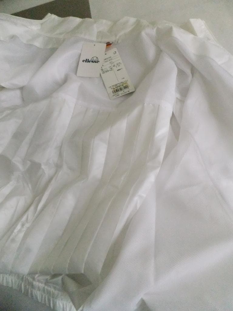 新品タグ付き エレッセ テニスウェア　プリーツジャケット L ホワイト