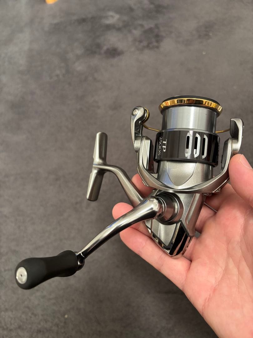 【美品】シマノ　15 ツインパワー　2500HGS