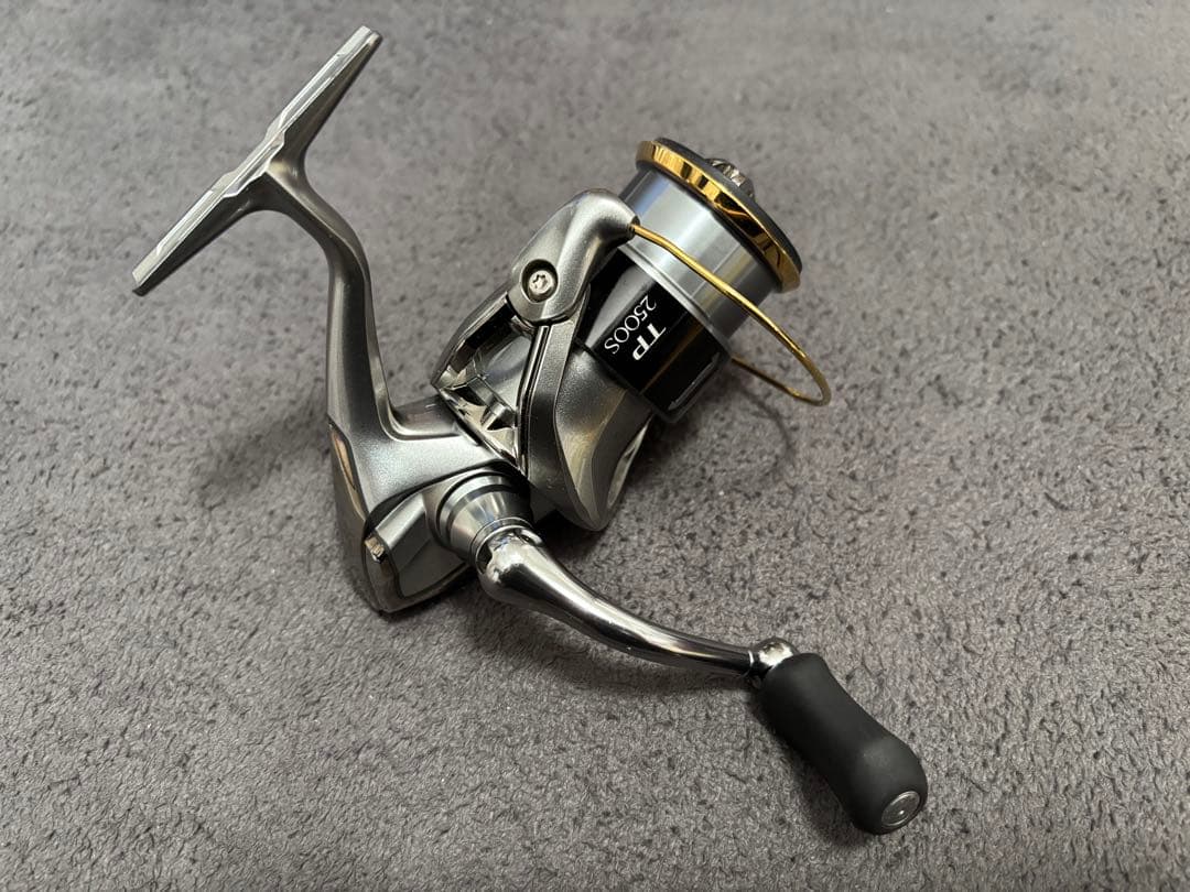 【美品】シマノ　15 ツインパワー　2500HGS