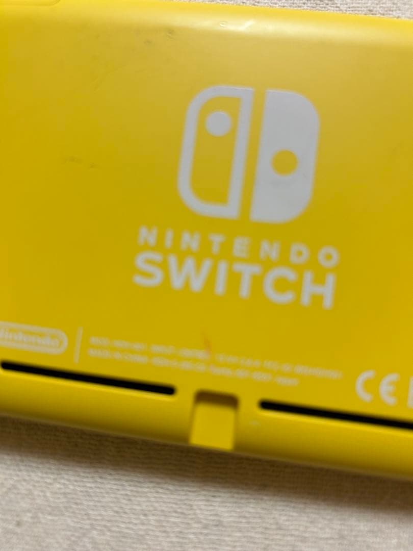 ピ*カ様 Nintendo Switch Lite イエロー + ゲーム2本セッ