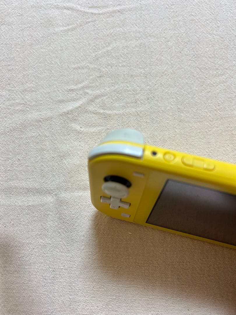 ピ*カ様 Nintendo Switch Lite イエロー + ゲーム2本セッ