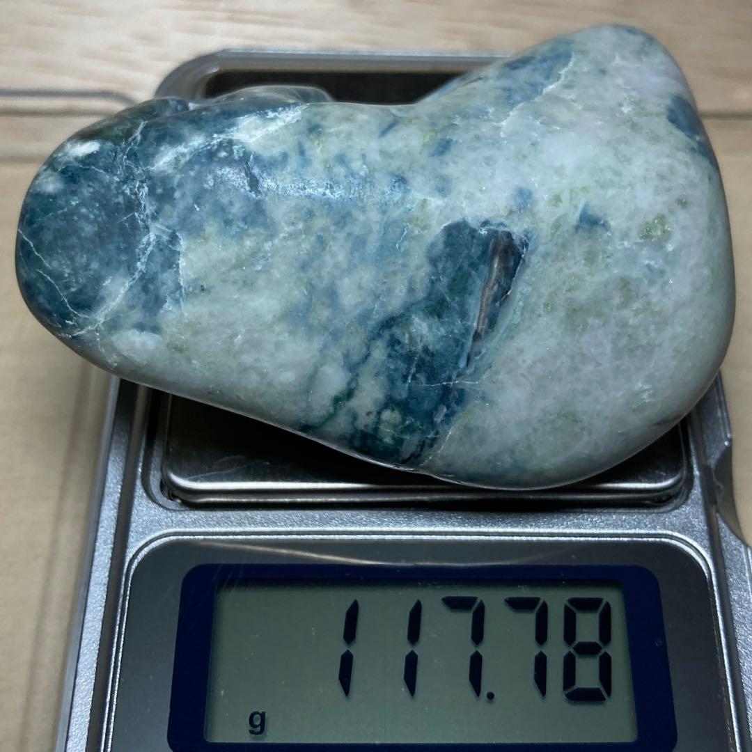 【専用】糸魚川翡翠　横川 青翡翠　青・緑・黒・白　翡翠輝石　原石　117.7ｇ