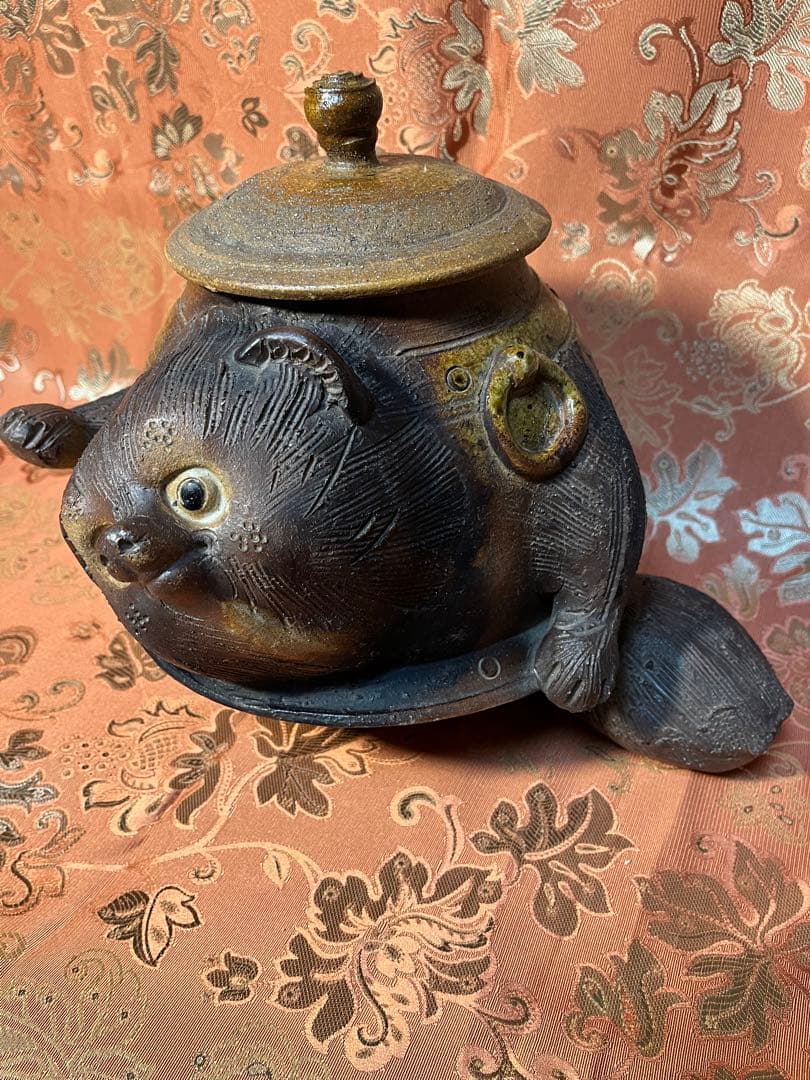 信楽焼　たぬきの置物　分福茶釜　タヌキ