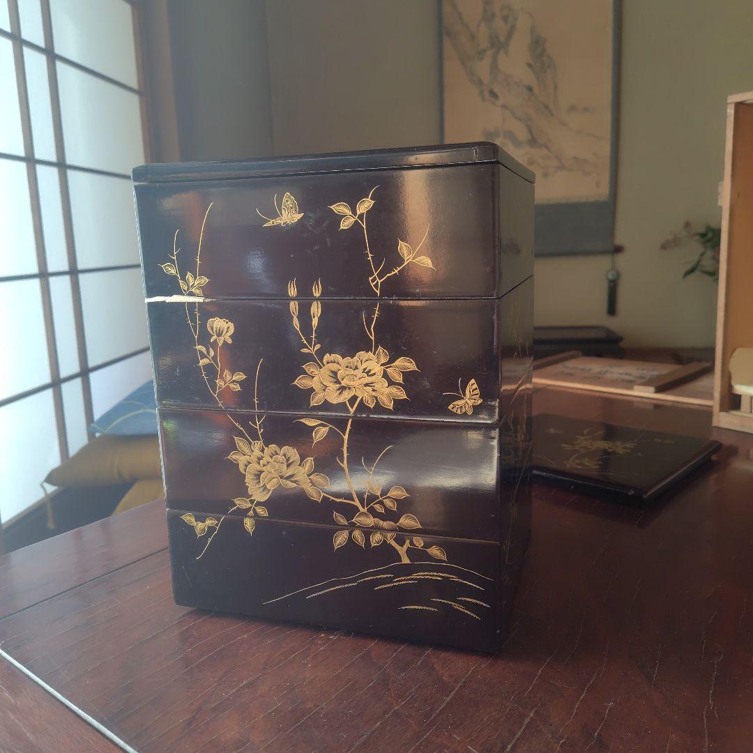金縁漆器 輪島4段重箱 花と蝶の装飾
