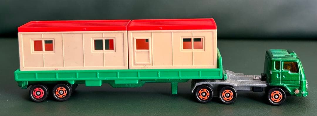 ロングトミカ いすゞ V12 ハウストレーラー グリーン