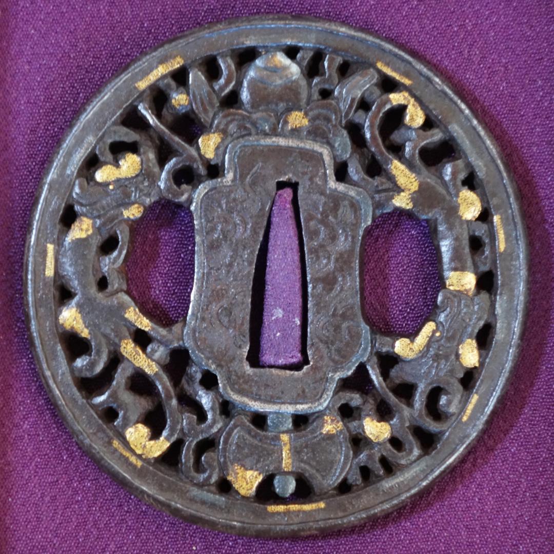 【宝珠双龍唐草透鐔 無銘 南蛮】(鑑定書有) 鍔 鐔 刀装具 武具 骨董