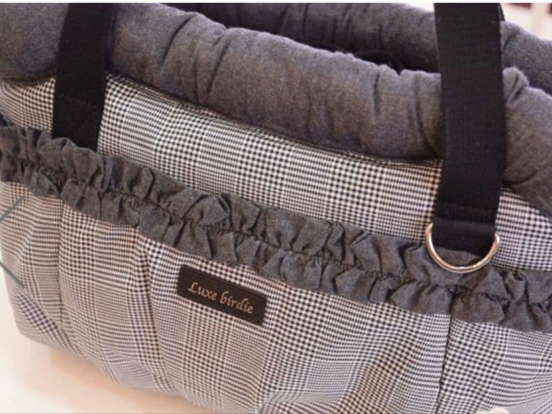 Luxe birdie ピクニックキャリー　モノトーン　斜め掛け可能　軽量