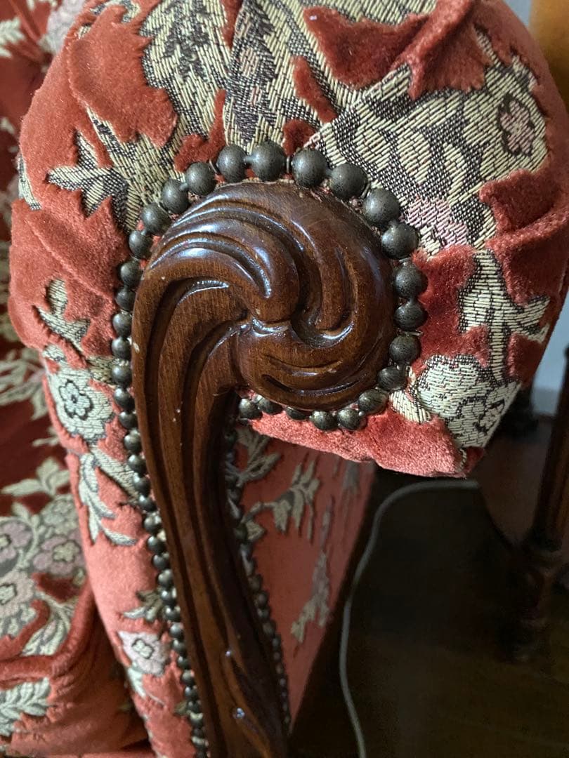 金華山　イタリア　クラシック赤色ベルベットアームソファ