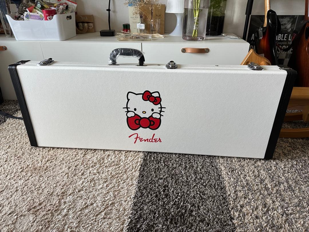 ギター Fender Hello Kitty 50th Anniversary NEW