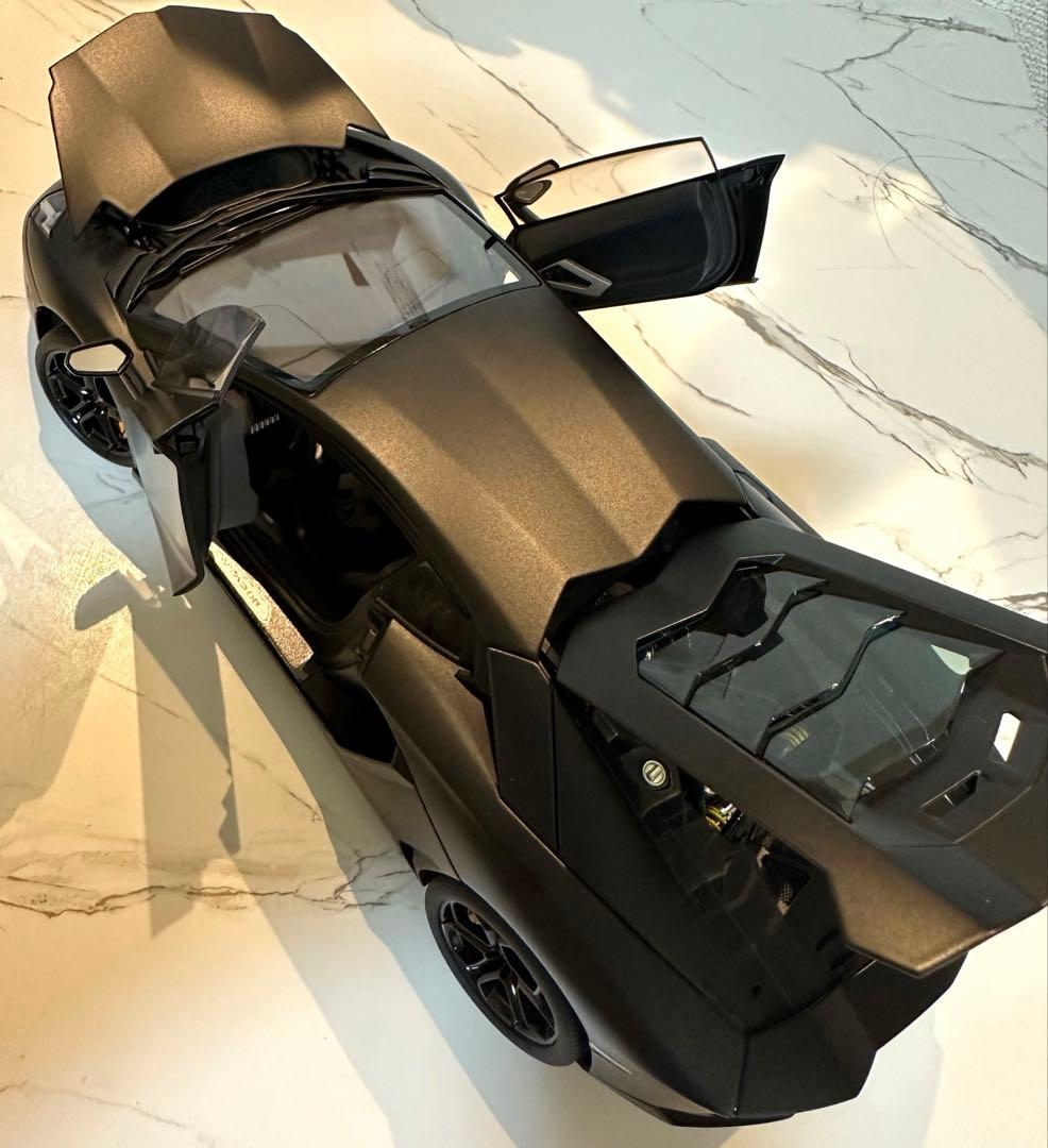 オートアートアベンタドール　LP700-4ランボルギーニ1:18 マットブラック