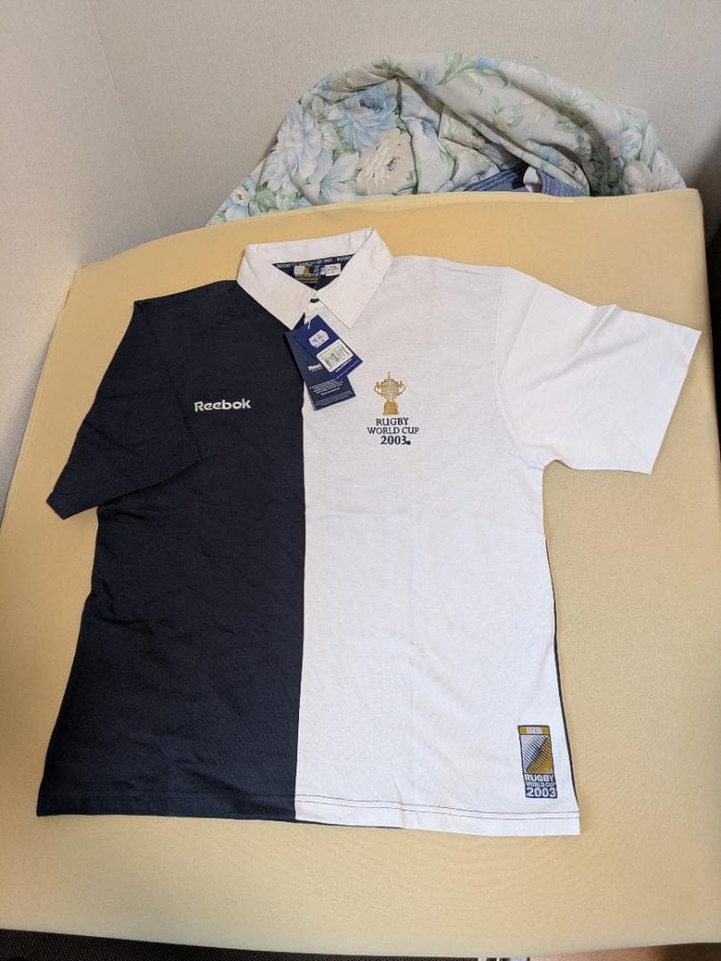 2003年のラグビーワールドカップ記念のポロシャツとマフラー
