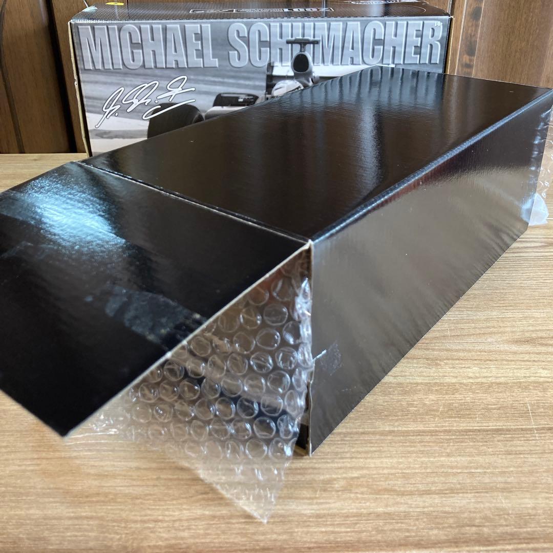 ホットウィール1/18フェラーリF2001Mシューマッハ ワールドチャンピオン