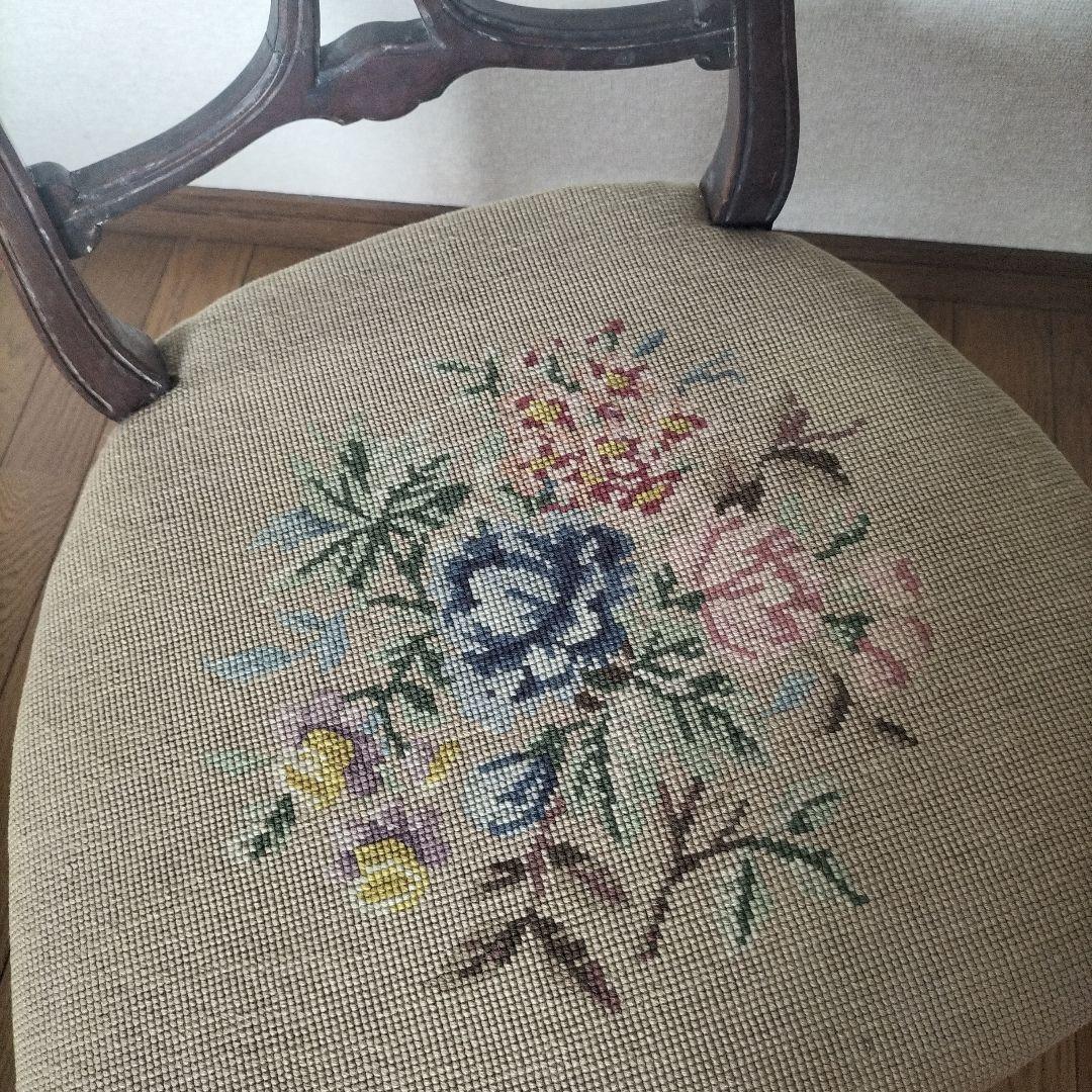 時間限定値下①木製　刺繍　椅子　アンティーク　プチポワン　チェア　イギリス　ミニ