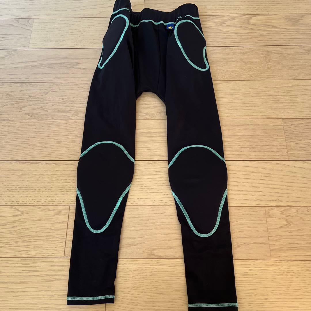 Burton キッズウェア　上下セット　プロテクターおまけ付き