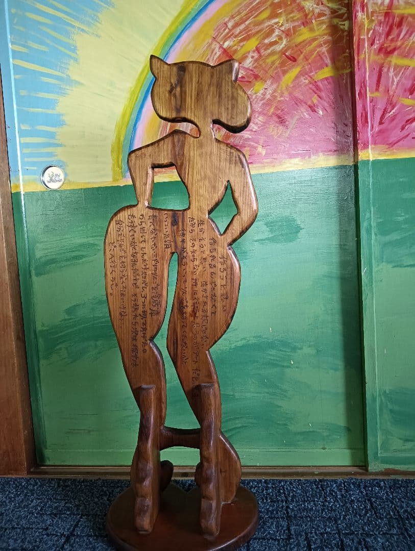 特大　猫型　木製アート彫刻　玄関先など幸せ招く猫