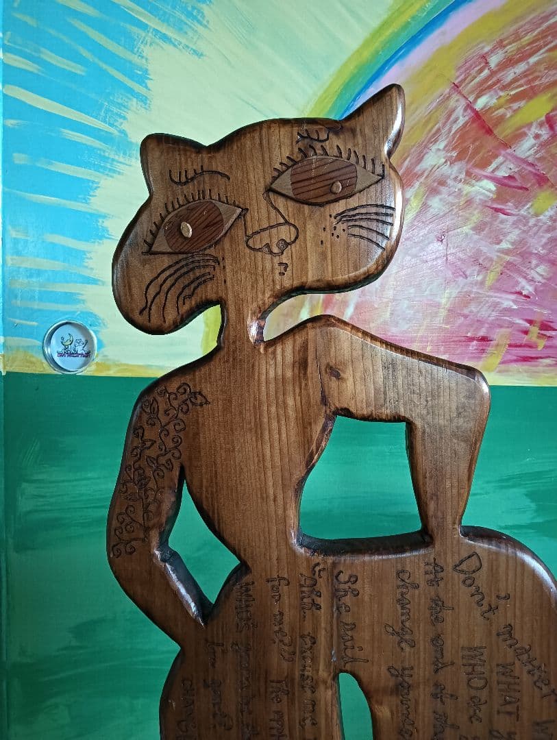 特大　猫型　木製アート彫刻　玄関先など幸せ招く猫