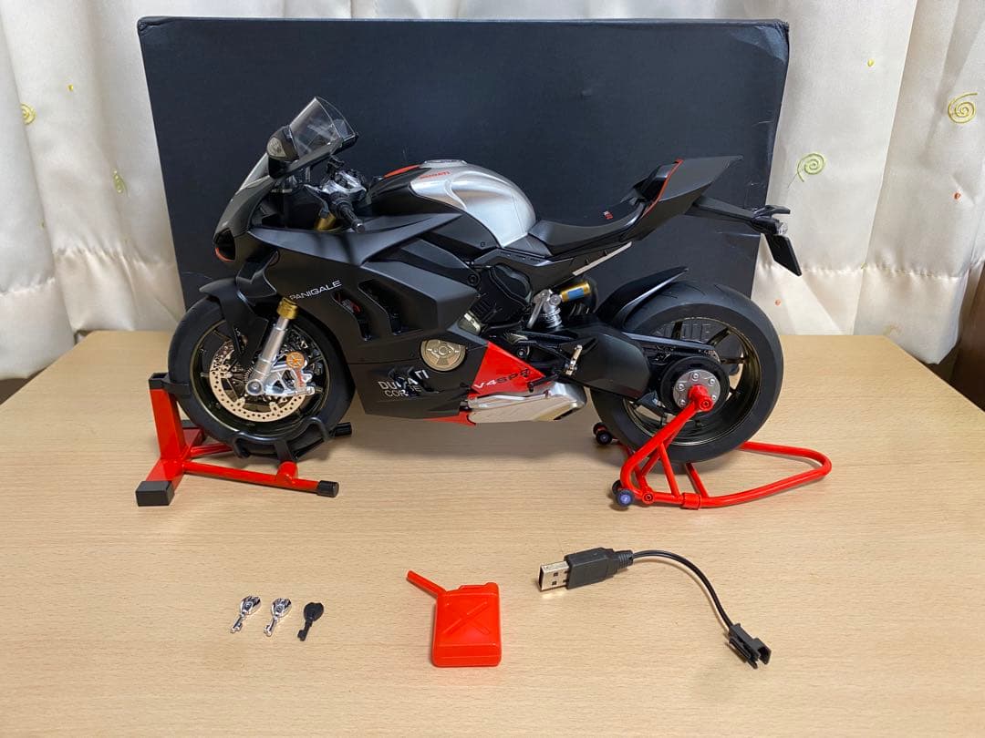 DUCATI パニガーレV4 SP2 1/6スケール　ドゥカティ