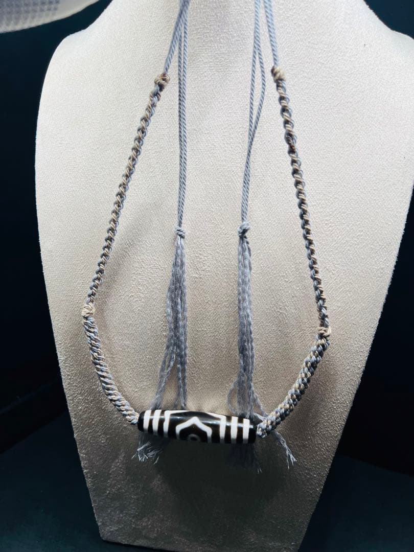 文玩堂：極致黒白宝蓋三眼天珠（財運を助ける）