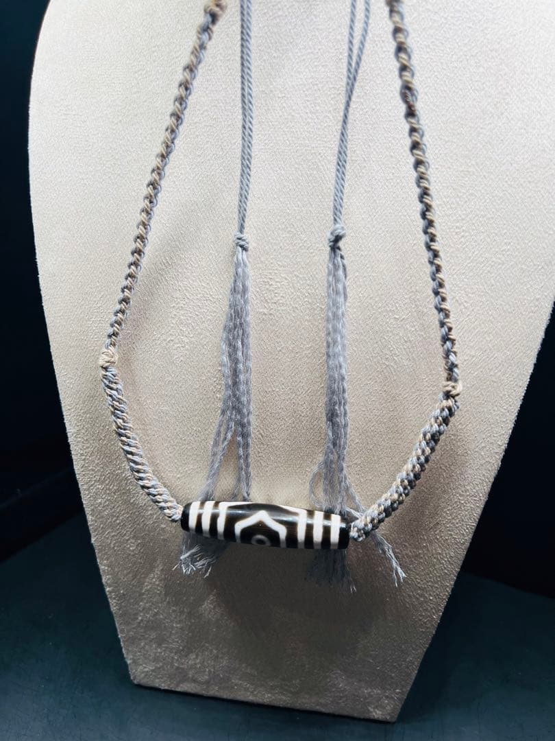 文玩堂：極致黒白宝蓋三眼天珠（財運を助ける）