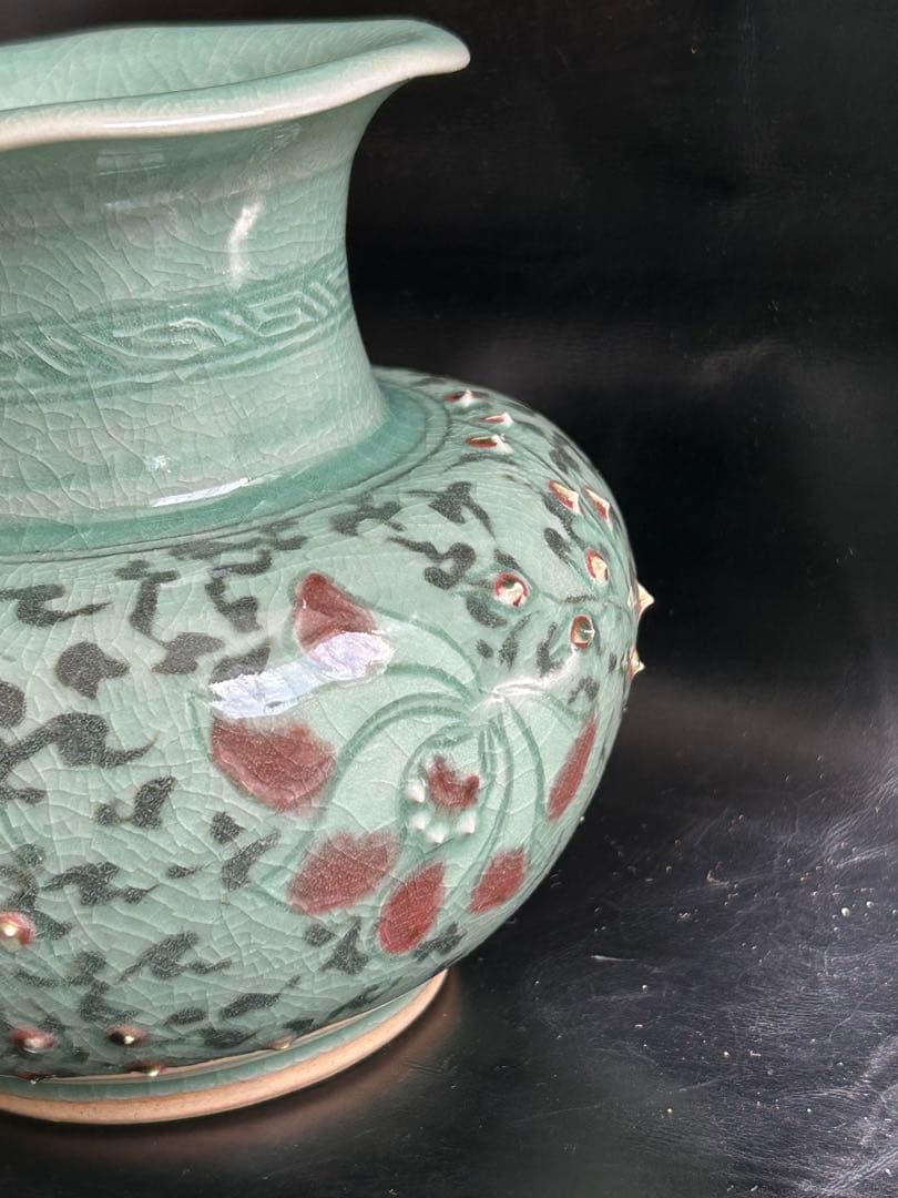 美しい古美術◾️蔵から、可憐な花が咲き誇るかなり超可愛い花瓶、壺が出て来ました。