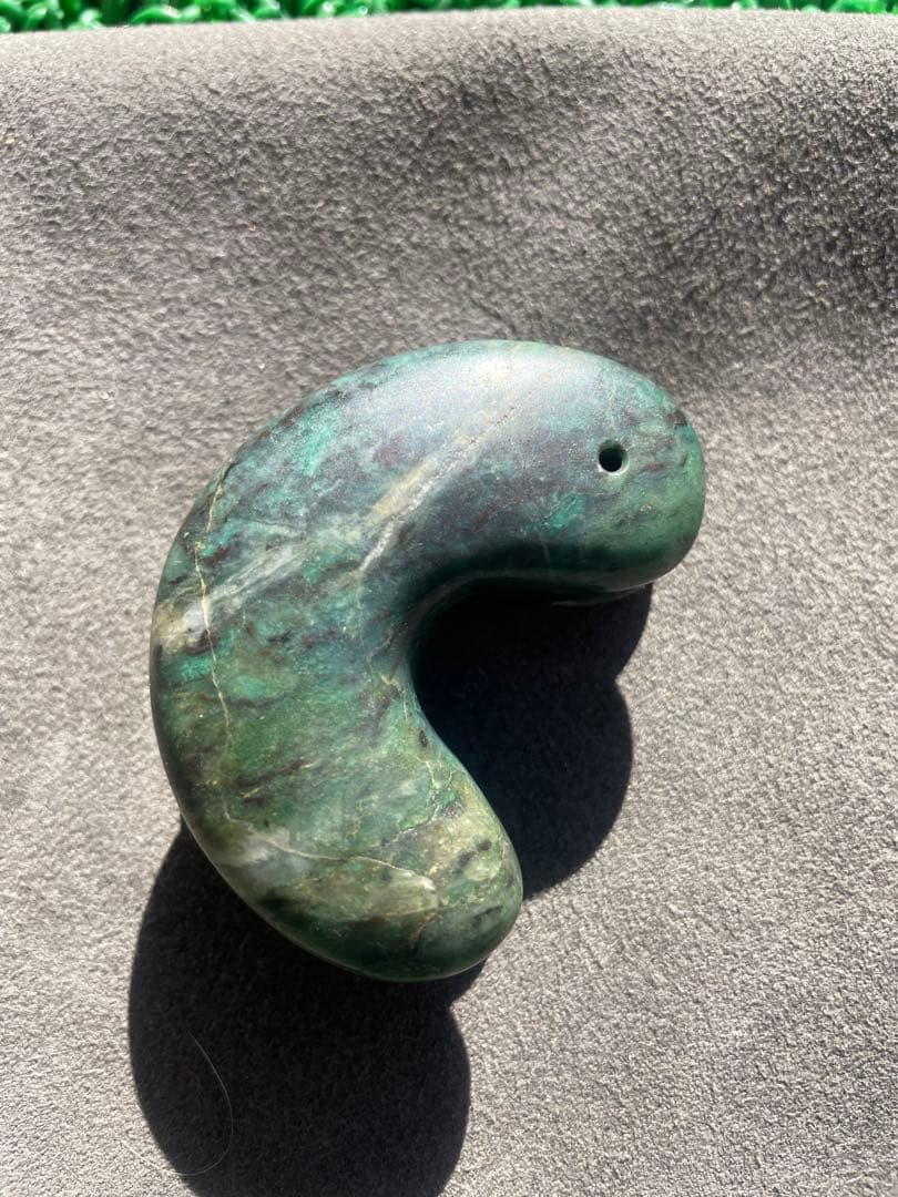 古墳時代前期　合わせ勾玉　翡翠　飛騨翡翠　碧玉　出土品。