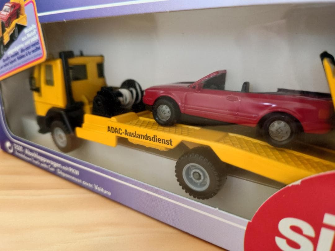 1/55 Siku(ジク)　 ADAC(ドイツ自動車連盟)車積載車＋乗用車