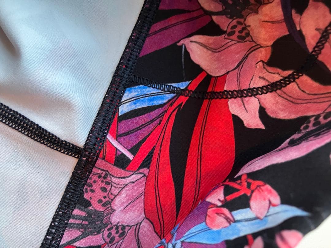 （美品）試着のみハワイで購入Lululemon 柄レギンスサイズ6 ルルレモン