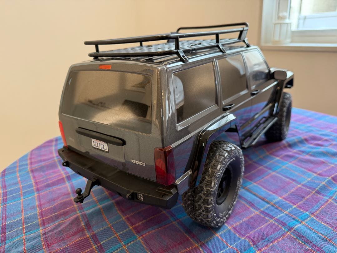 ホビーラジコン axial SCX10 II 2000 JEEP CHEROKEE