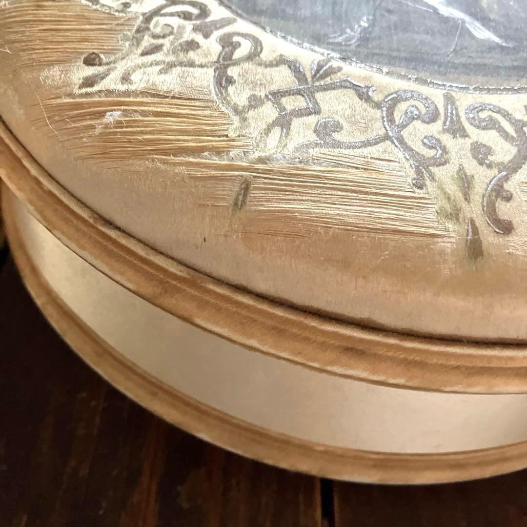 フランスアンティークシルク貼りドラジェボックス　希少　ツバメ　カルトナージュ大