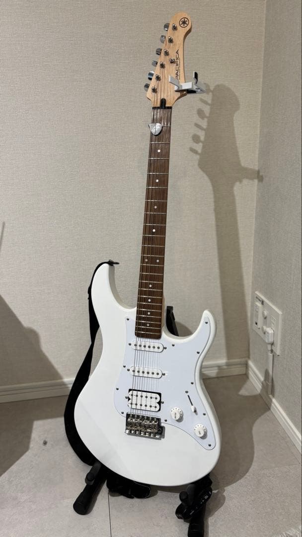 Yamaha PACIFICA 012 ホワイトエレキギター