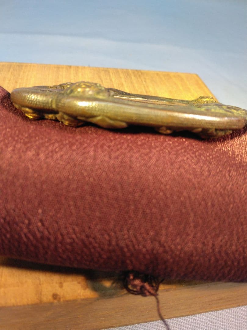 獅子と牡丹の高彫 魚々子　　鍔　鐔　刀装具