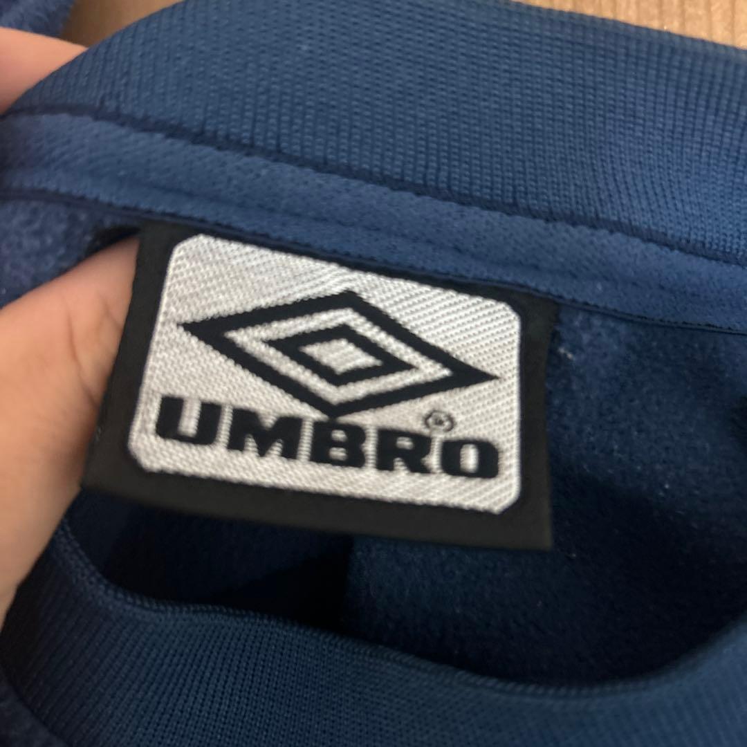 Umbro ネイビー スウェットシャツ