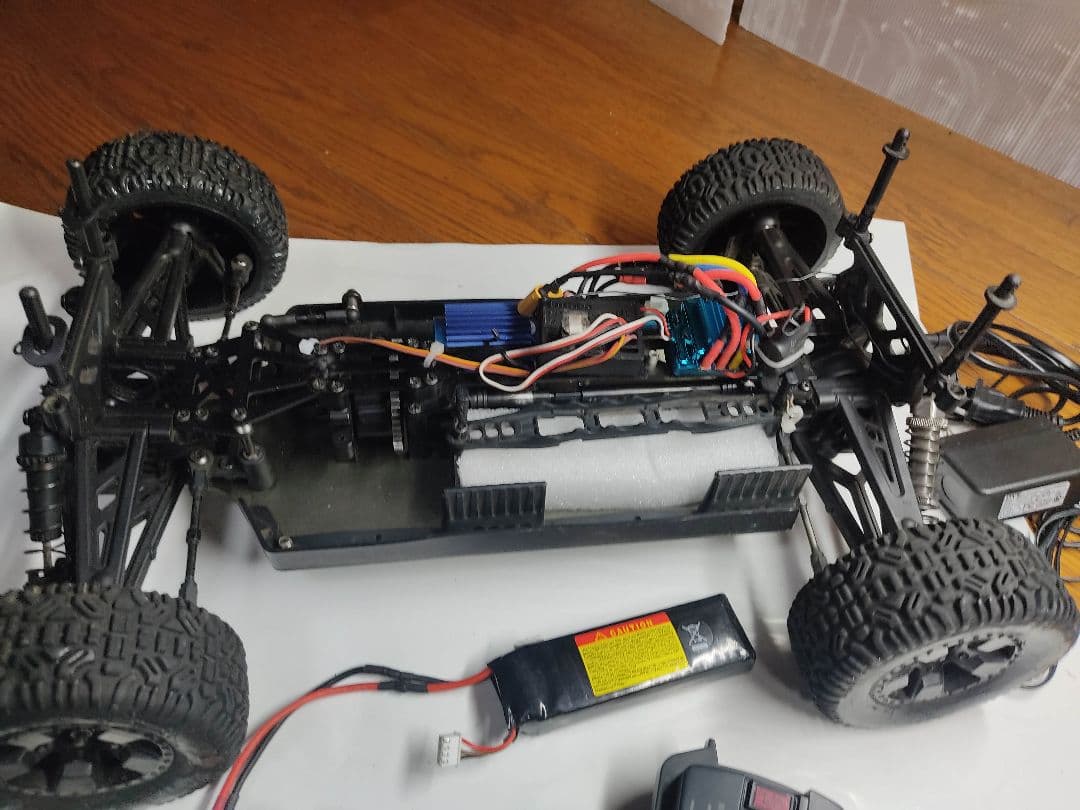 ブラシレス EP 1/8 オフロード アウディ クワトロ？